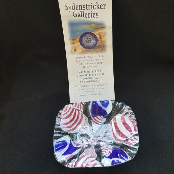 Sydenstricker Glass Trinket Dish Seashells Fused Art Glass Red White Blue 5 x 6 - Picture 2 of 7